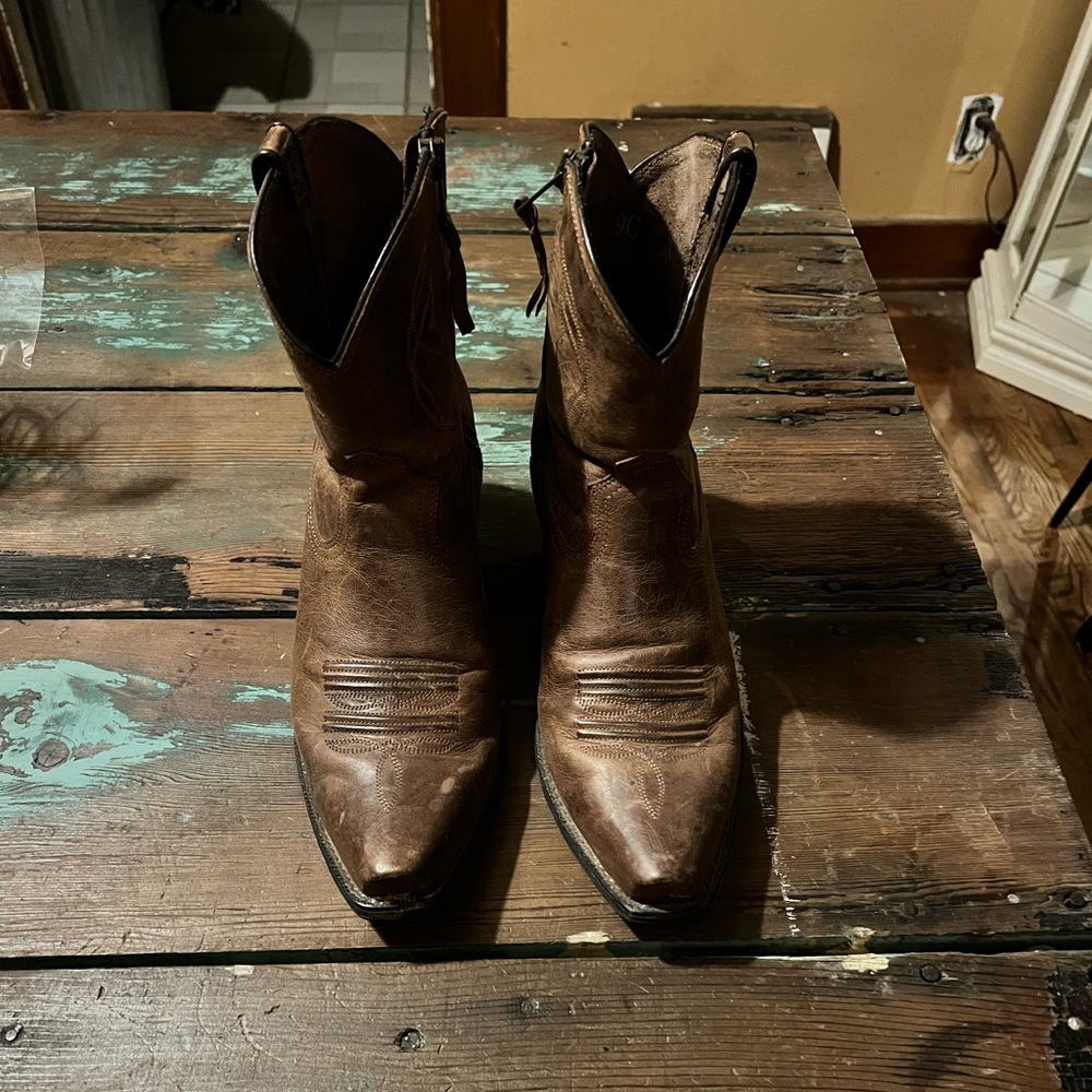 Brown ankle zip Ariat cowgirl boots 9C